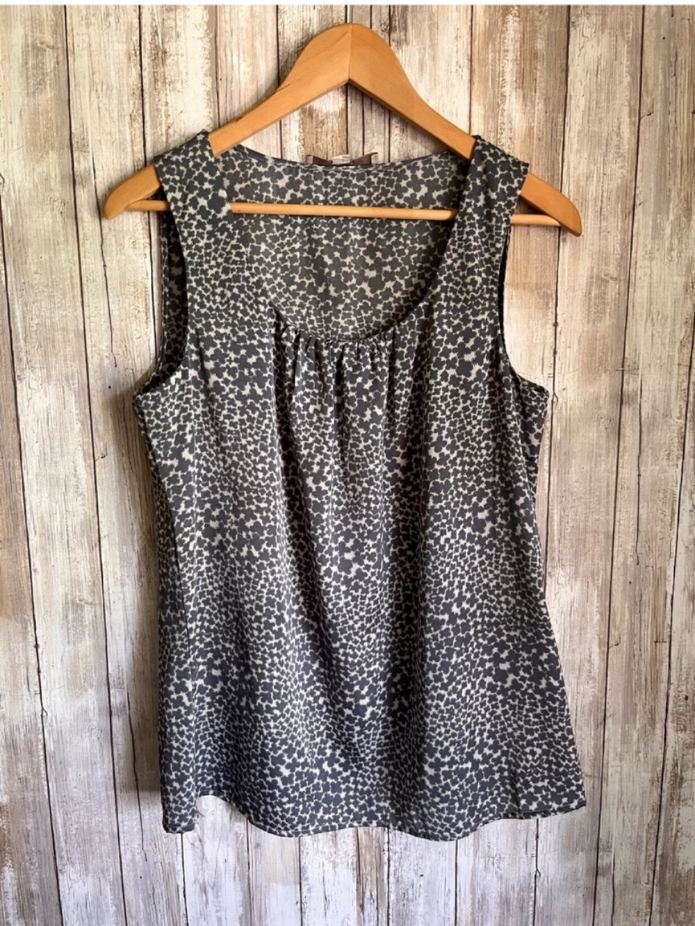 LOFT Gray Abstract Print Sleeveless Blouse Pleated Neck Shell Top Medium
